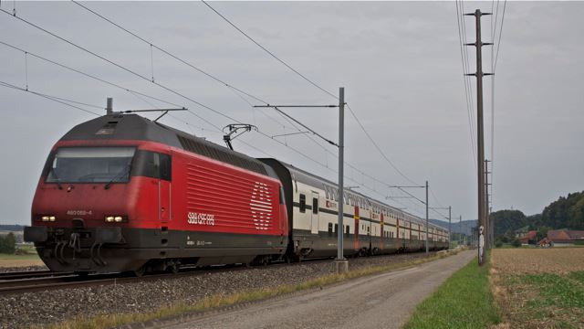 Re 460 mit RE Bern-Biel/Bienne bei Schwanden