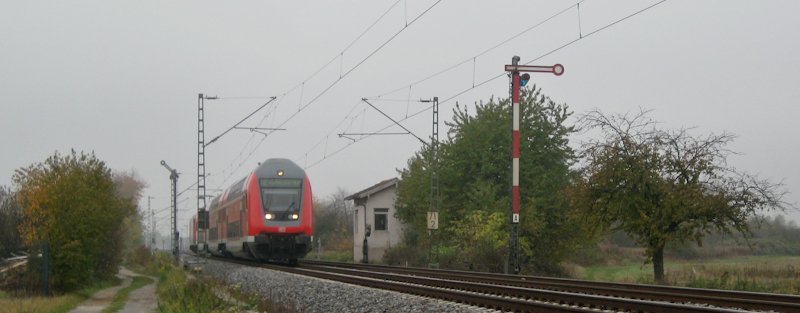 RE 4708 mit Schublok 146 229-0 am 27. Oktober 2009 an der Bk Basheide.