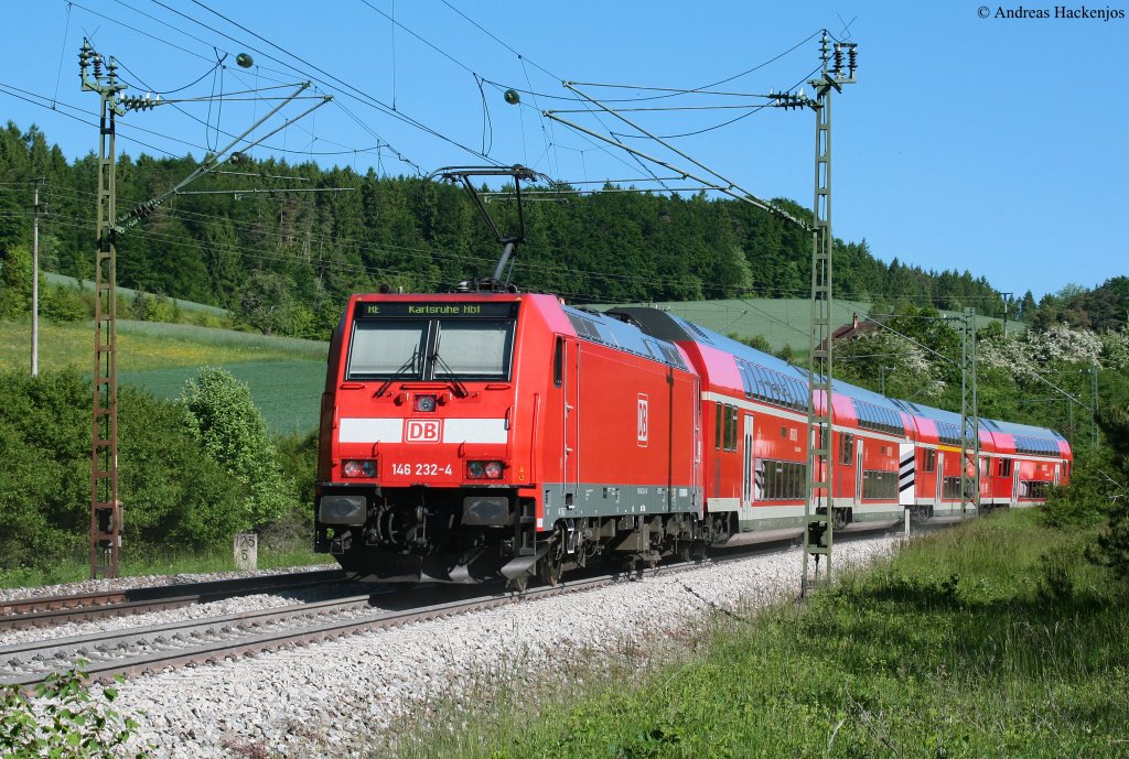 RE 4712 (Konstanz-Karlsruhe Hbf) mit Schublok 146 232-4 bei Hattingen 5.6.10