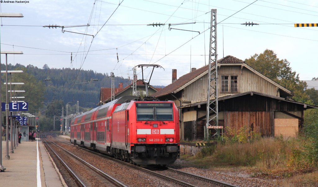 RE 4712 (Konstanz-Karlsruhe Hbf) mit Schublok 146 233-2  Donaueschingen  bei der Einfahrt St.Georgen 29.9.12