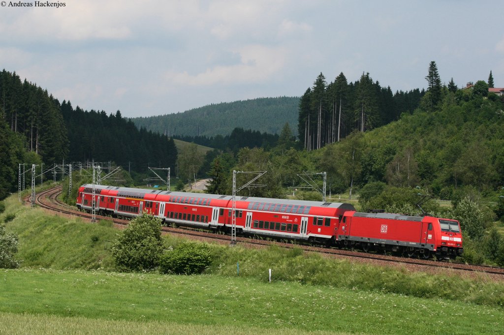 RE 4714 (Konstanz-Karlsruhe Hbf) mit Schublok 146 233-2  Donaueschingen  am km 70,0 1.7.10