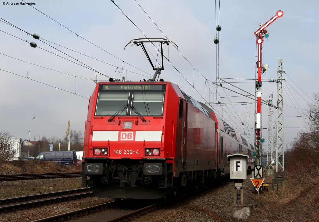 RE 4714 (Konstanz-Karlsruhe Hbf) mit Schublok 146 232-4 am Esig Villingen 16.2.11