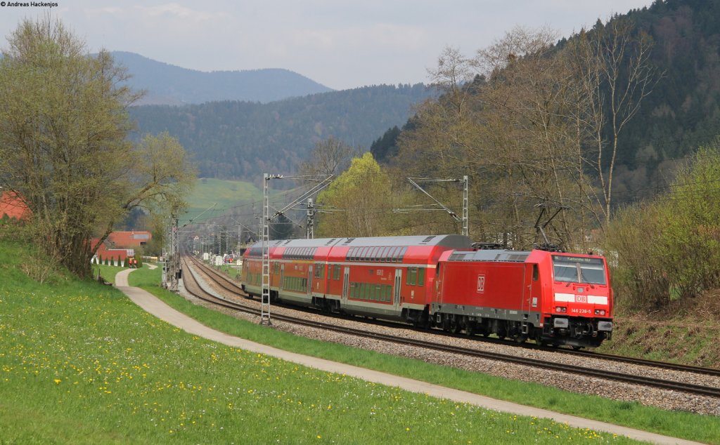 RE 4714 (Konstanz-Karlsruhe Hbf) mit Schublok 146 236-5  Triberg  bei Gutach 23.4.13