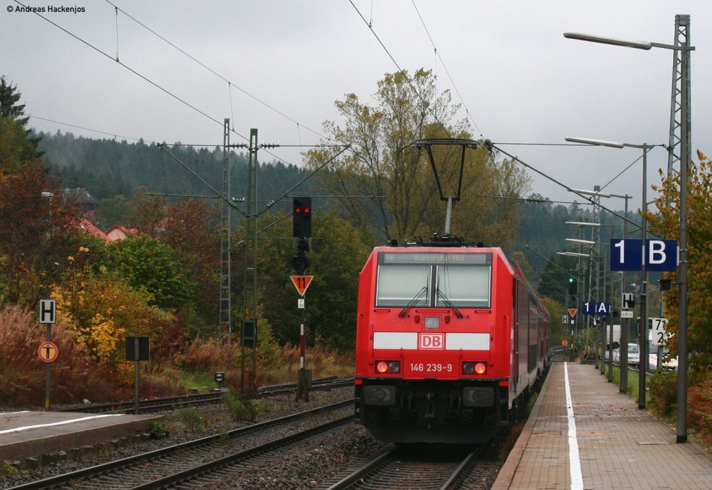 RE 4722 (Konstanz-Karlsruhe Hbf) mit Schublok 146 239-9 bei der Ausfahrt St.Georgen(Schwarzw) 17.10.10