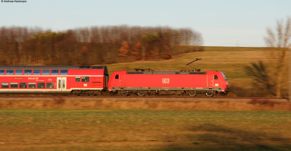 RE 4722 (Konstanz-Karlsruhe Hbf) mit Schublok 146 230-8 bei Pfohren 26.12.11