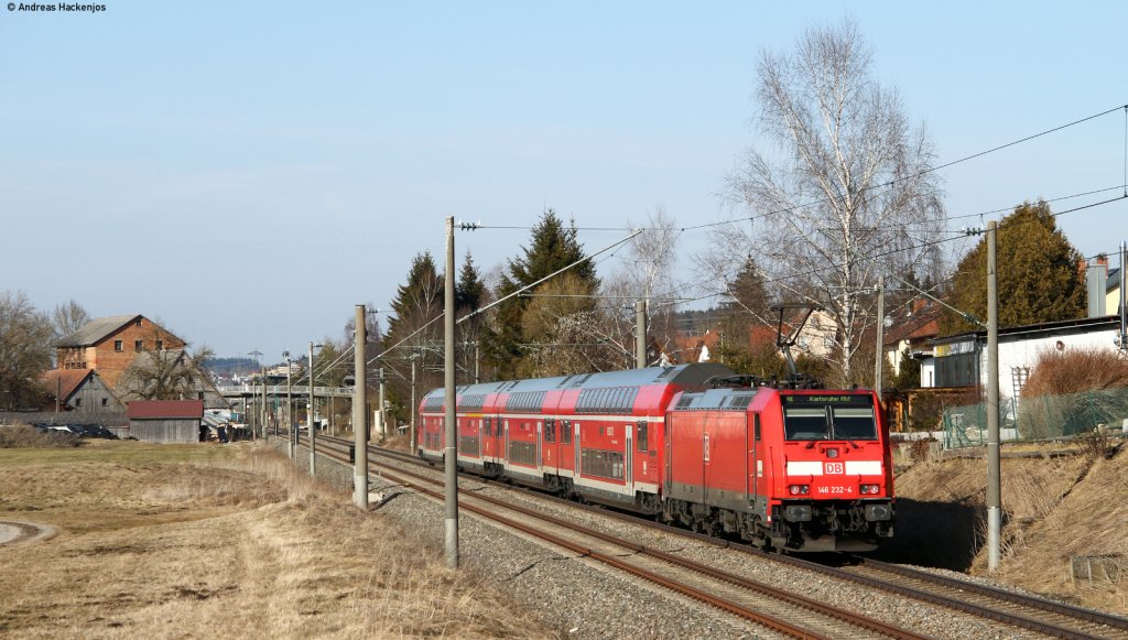 RE 4722 (Konstanz-Karlsruhe Hbf) mit Schublok 146 232-4 bei Klengen 10.3.12