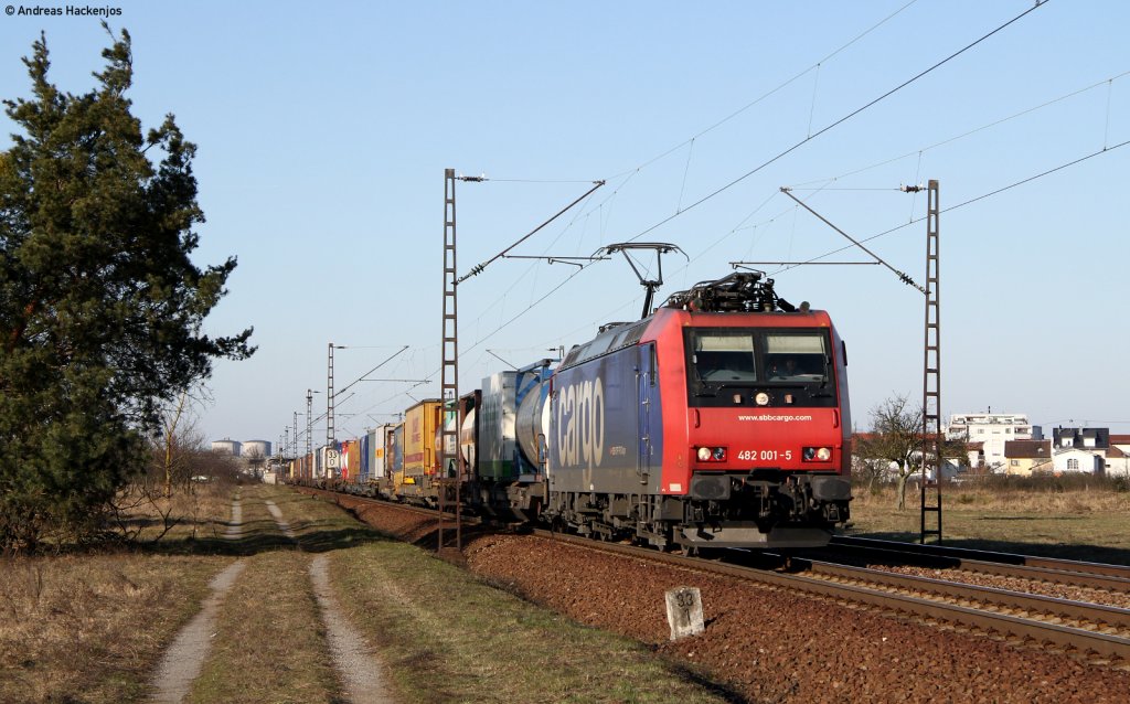 Re 482 001-5 mit einem KLV gen Sden bei Wiesental 2.3.11 Gre an den Tf