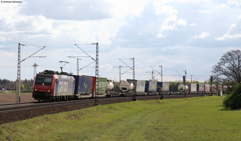 Re 482 015-5 mit einem KLV Zug bei Waghusel 19.4.12