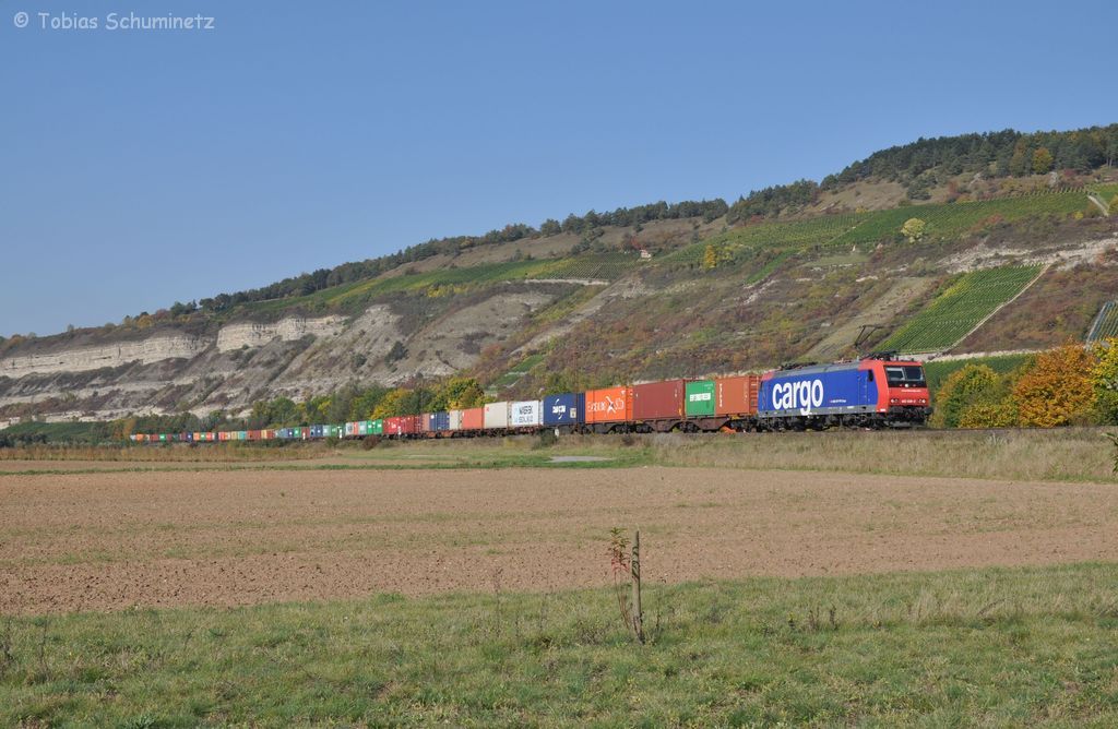 Re 482 026 mit Containerzug am 11.10.2012 bei THngersheim