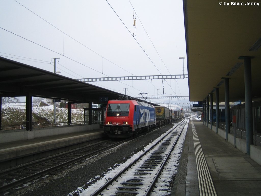 Re 482 049-4 am 15.1.10 bei der Durchfahrt in Frick. Dies war die letzte an die SBB gelieferte Re 482.