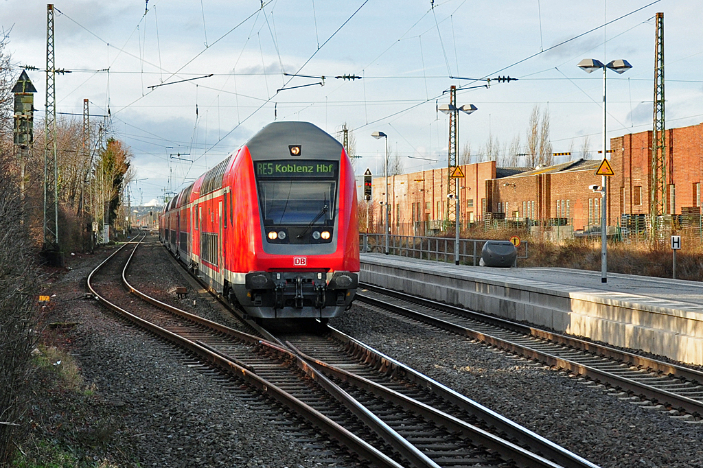 RE 5 nach Koblenz bei der Einfahrt in den Bf Sechtem - 15.12.2012