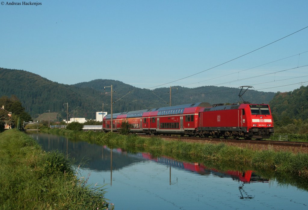 RE 5180 (Kreuzlingen-Offenburg) mit Schublok 146 234-0  am Kanal in Haslach 9.9.09