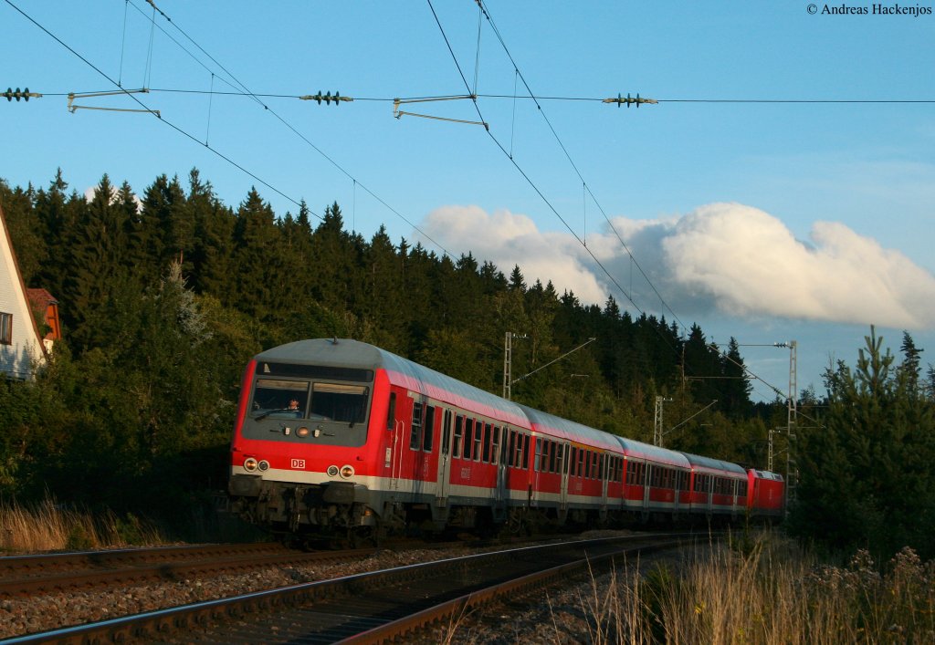 RE 5194 (Konstanz-Karlsruhe Hbf) mit Schublok 146 238-1 bei Peterzell 15.8.10