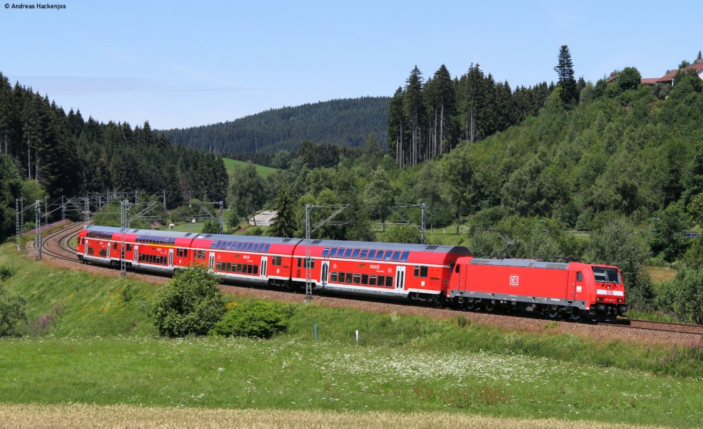 RE 5310 (Kreuzlingen-Karlsruhe Hbf) mit Shcublok 146 233-2  Donaueschingen  bei St.Georgen 16.7.11