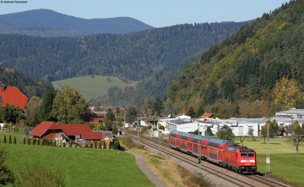 RE 5312 (Kreuzlingen-Karlsruhe Hbf) mit Schublok 146 233-2  Donaueschingen  bei Gutach 23.10.11