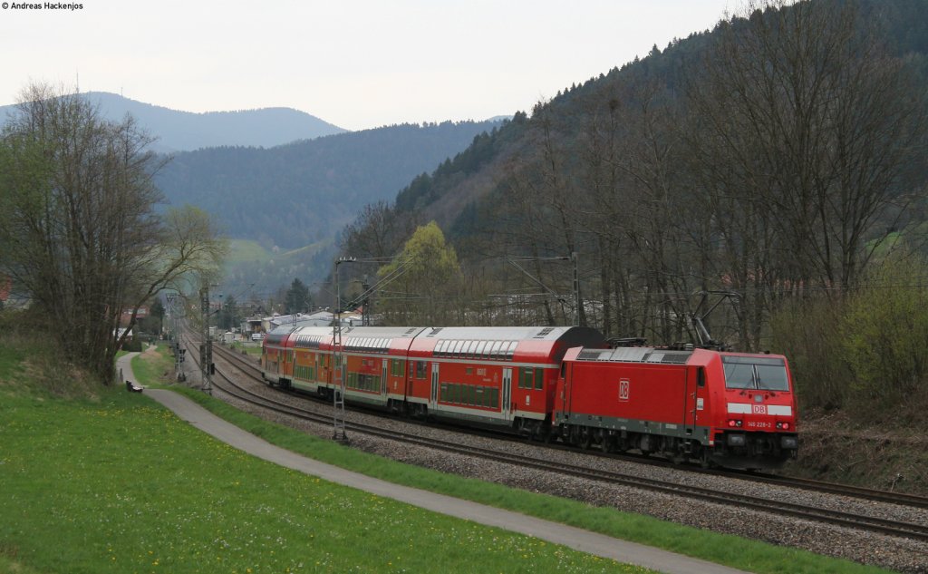 RE 5314 (Kreuzlingen-Karlsruhe Hbf) mit Schublok 146 228-2  St.Georgen(Schwarzw)  bei Gutach 14.4.12