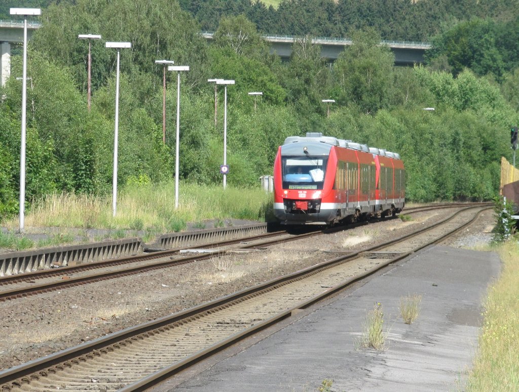 RE 57 auf dem Weg nach Dortmund Hbf. bei der Einfahrt in den Bahnhof Arnsberg. (Foto: 03.08.2012)