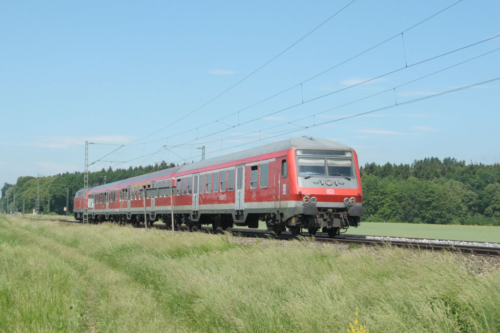 RE 57413 Buchloe-M�nchen am 04.06.11 kurz vor Aubing