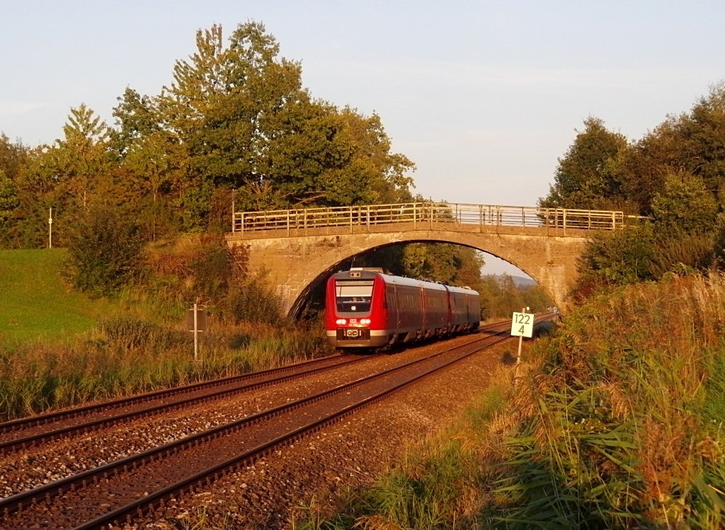 RE 57616 von Augsburg nach Lindau am 21.09.2011 in der Nhe von Mellatz.