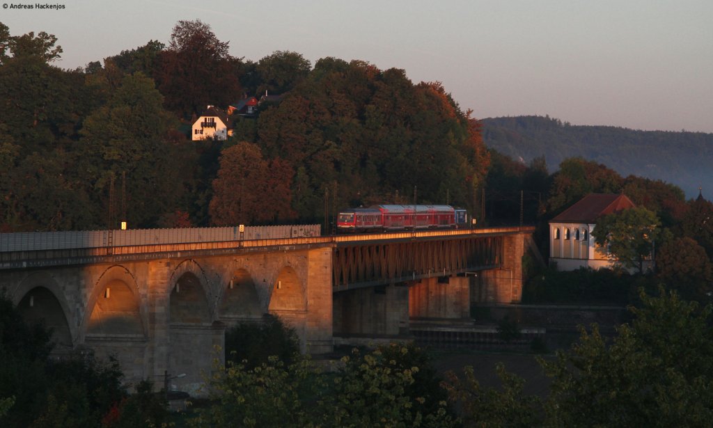 RE 59293 (Nrnberg Hbf-Regensburg Hbf) mit Schublok 111 017-4  Bahnland Bayern  in Regensburg Prfening 30.9.11. Das Bild entstand aus dem DB Gstehaus noch vor dem Frhstck ;-)