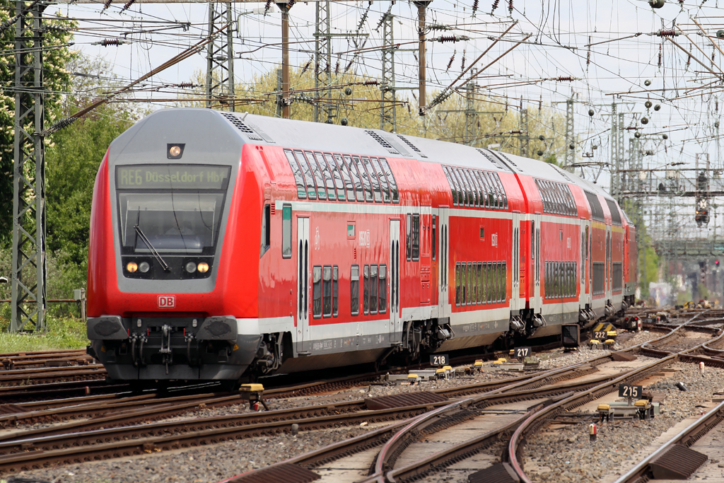 RE 6 nach Dsseldorf mit Schublok 146 008-8 Einfahrend in den Dortmunder Hbf. 9.5.2013 