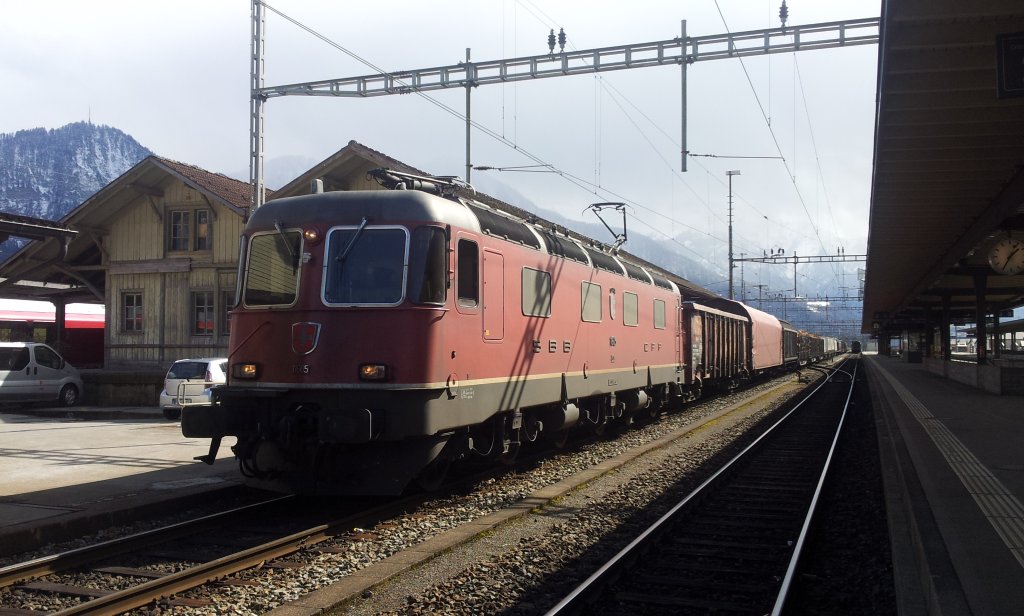 Re 6/6 11605 mit dem 63352 Chur GB - RBL
abfahrbereit in Landquart.
19.03.2013 