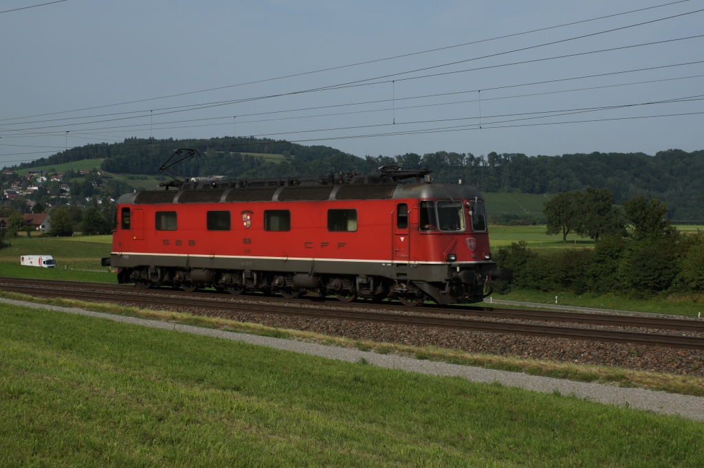 Re 6/6 11610 befindet sich am 21.8.12 auf Solofahrt in Eglisau.