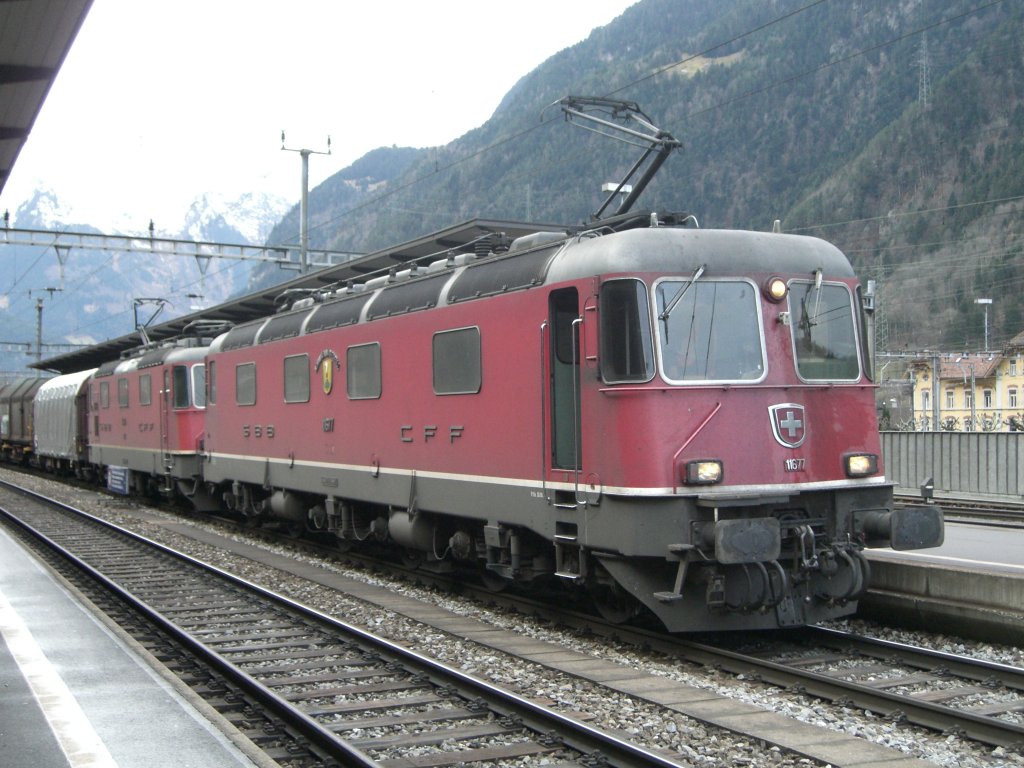 Re 6/6 11677 in Erstfeld am 19.01.2007