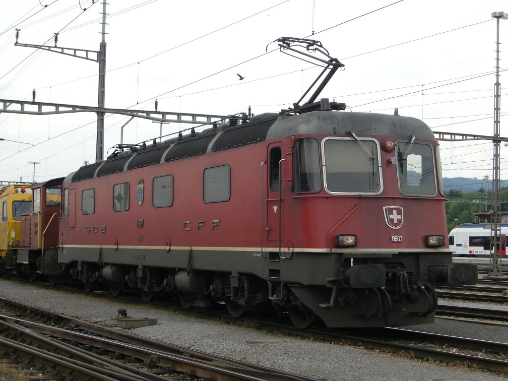 Re 6/6  Wattwil  beim rangieren. Aufgenommen von der Bushaltestelle Rotkreuz. 26.5.2010
