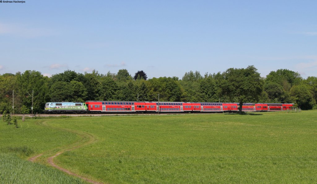 RE 79018 (Rosenheim-Mnchen Hbf) mit Schublok 111 039-4  Deutscher Alpenverein  bei Haus 28.5.13