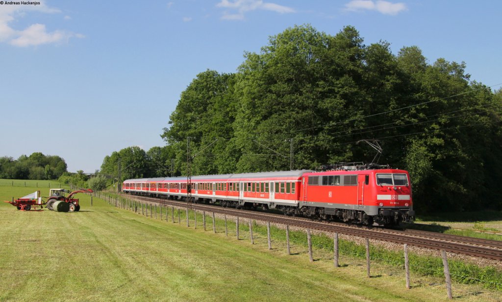 RE 79032 (Rosenheim-Mnchen Hbf) mit Schublok 111 181-4 bei Vogl 28.5.13