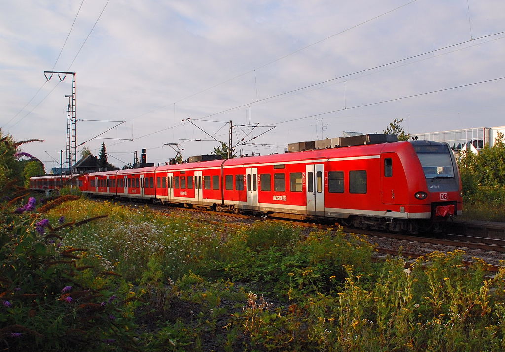 RE 8 von Mnchengladbach nach Kln Messe Deutz bei der Einfahrt in den Bahnhof Rheydt am 9.8.2012
