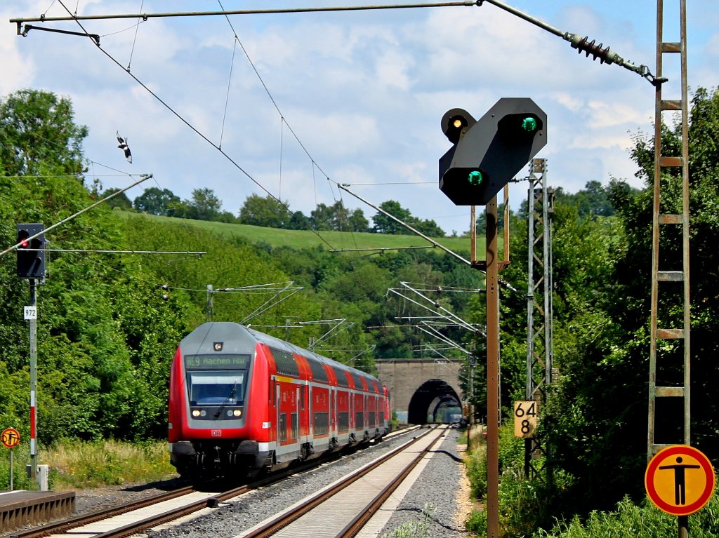 RE 9 geschoben von 111 013-9 am 06.07.2012 auf der KBS 480 bei Eilendorf.