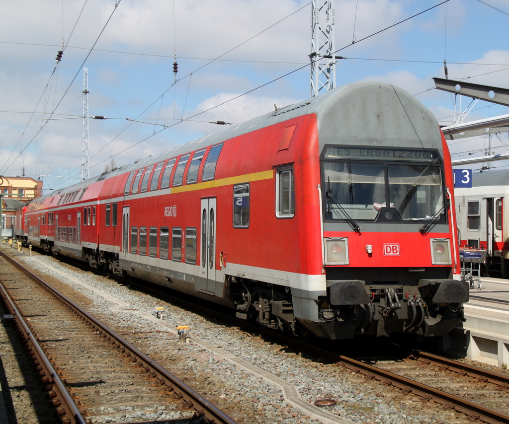 RE 92161 von Rostock Hbf nach Neustrelitz Hbf wurde am 28.04.2013 mit +17 Minuten Versptung bereitgestellt Grund Technische Strung am Zug.