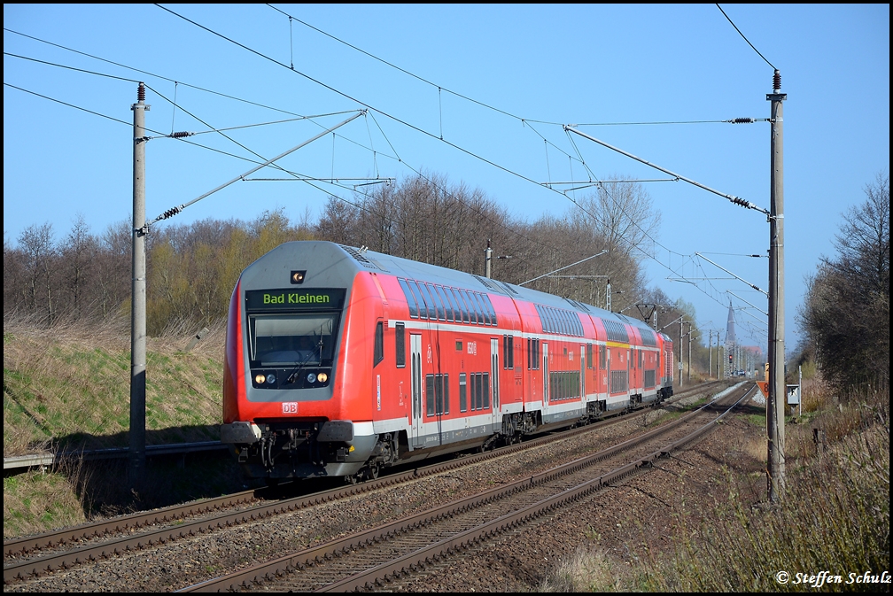 RE aus Rostock nach Bad Kleinen am 09.04.2011 in Sildemow. 
Schublok war 112 190. Zug endete aufgrund von Bauarbeiten in Bad Kleinen.