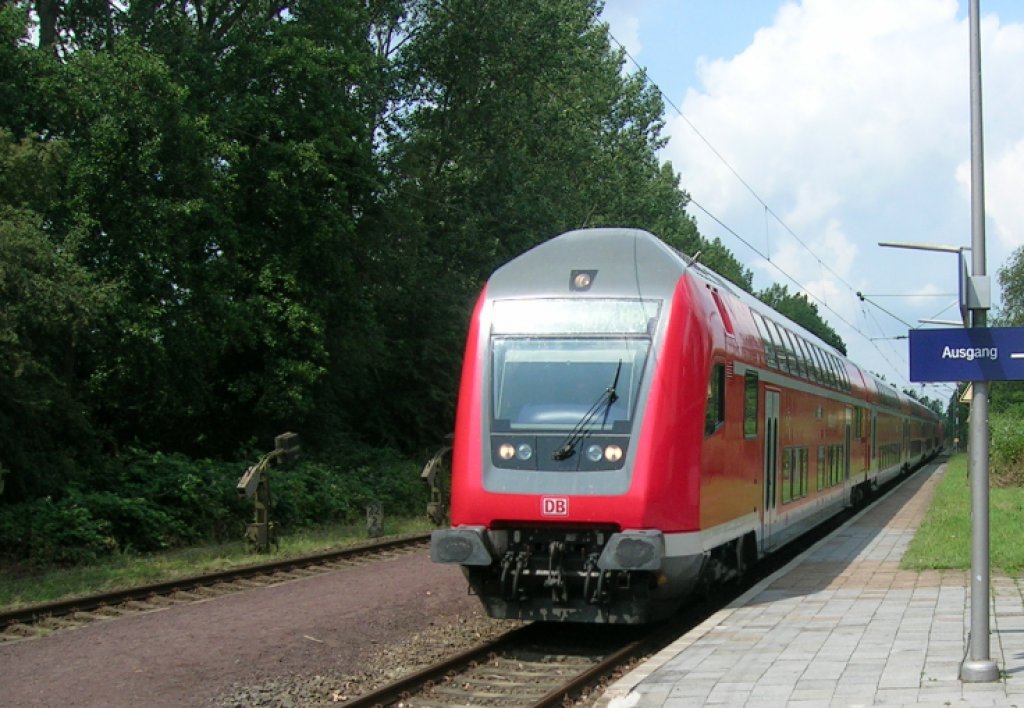 RE Doppelstock - Steuerwagen (Zug Norddeich - Hannover) Einfahrt in Marienhafe Bf