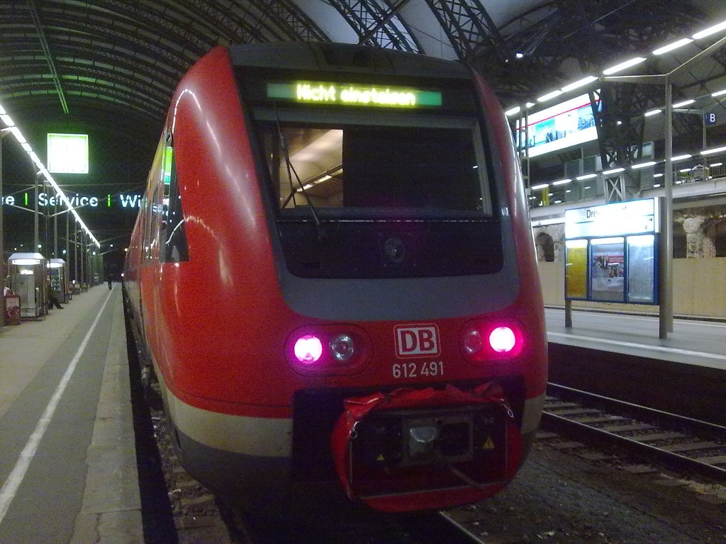 RE im Dresdner HBF. Am Abend des 7.12.09