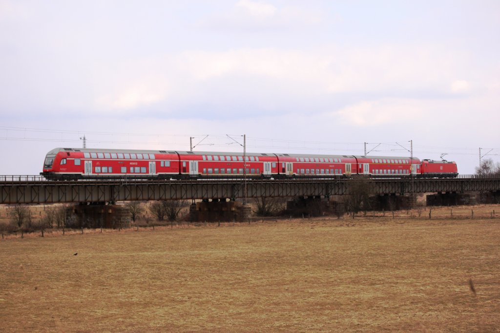 RE geschoben von 146 132-6 am 31.03.2013 auf der Weserbrcke in Dreye.