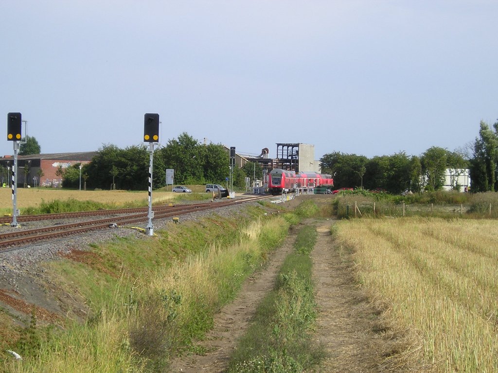 RE Hamburg Puttgarden bei Einfahrt in den Haltepunkt Fehmarn Burg 