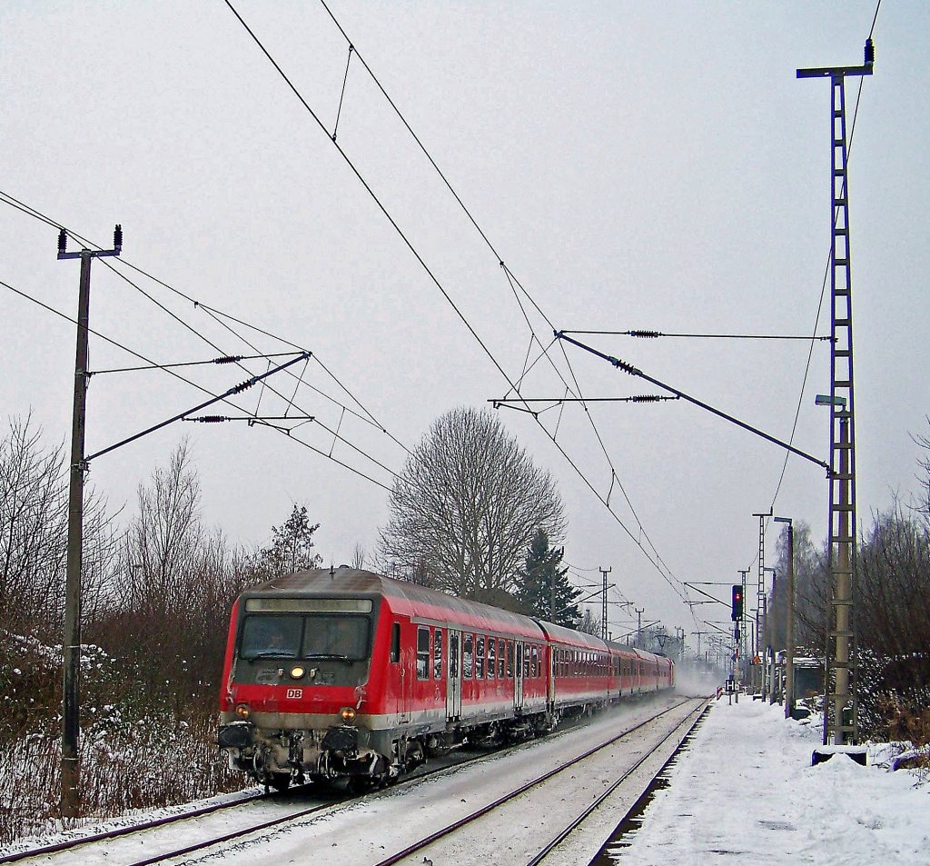 RE Leipzig - Cottbus, geschoben von 182 003, in Leipzig-Heiterblick, 7.12.010.