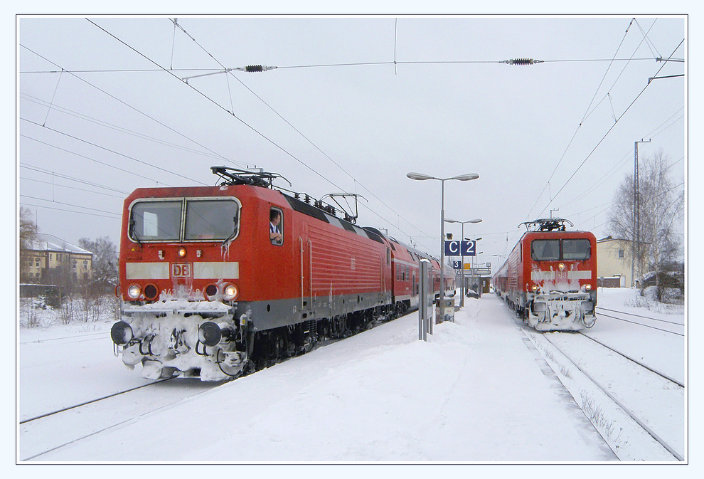RE nach Chemnitz wartet auf RE von Stralsund. Aufnahme am 10.01.2010