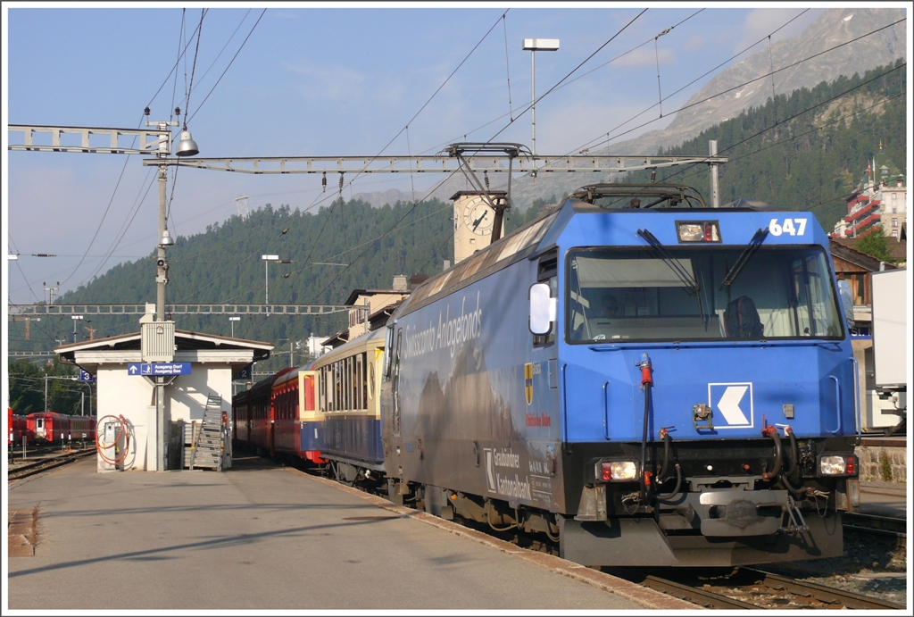 RE nach Chur in St.Moritz mit Ge 4/4 III 647  Grsch . (14.07.2010)