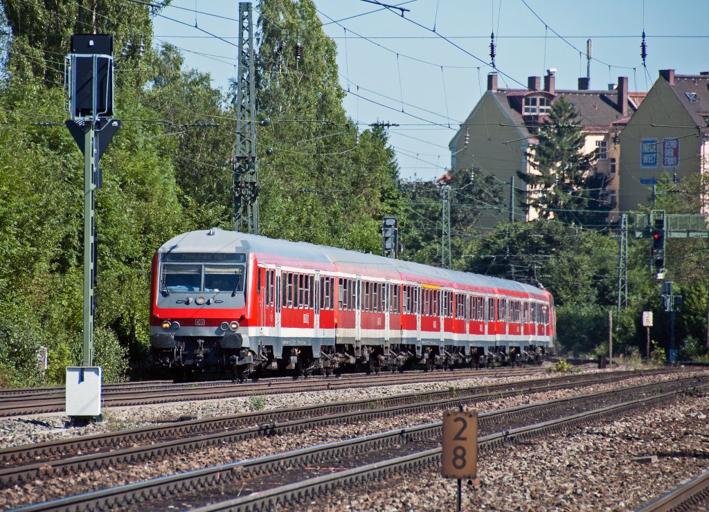 RE von Salzburg nach Mnchen am 01.08.2010 bei der Durchfahrt durch Mnchen Heimeranplatz.