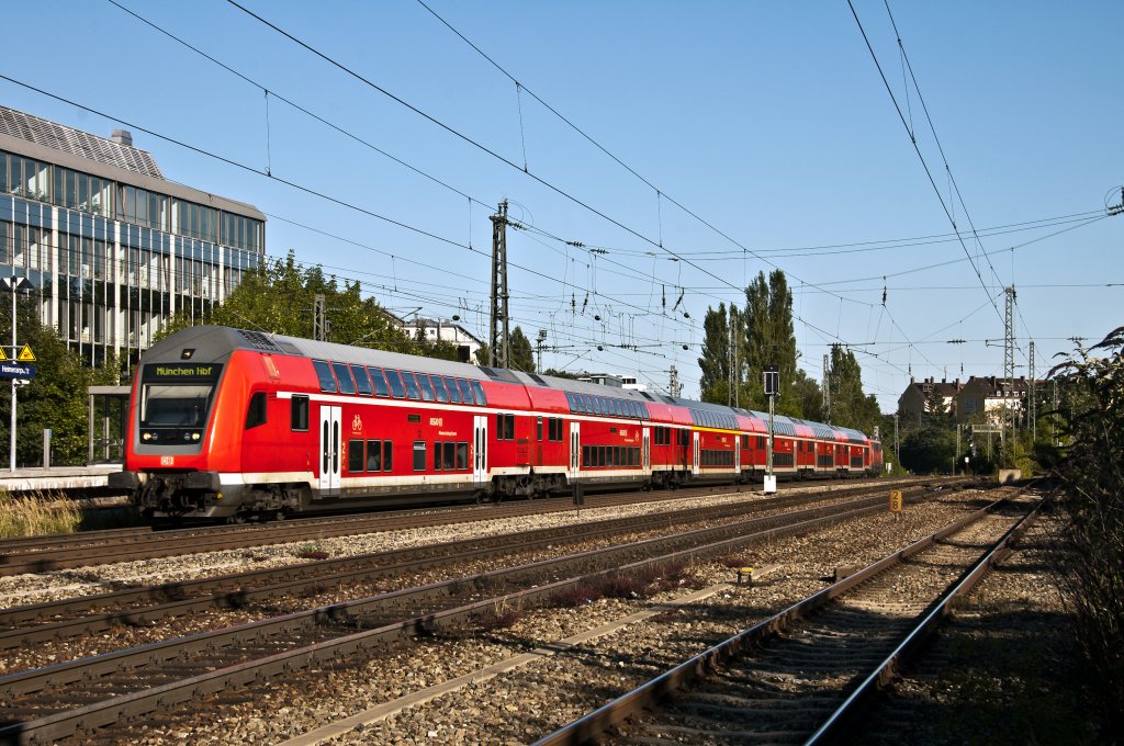 RE von Salzburg nach Mnchen, am 01.08.2010 in Mnchen Heimeranplatz.