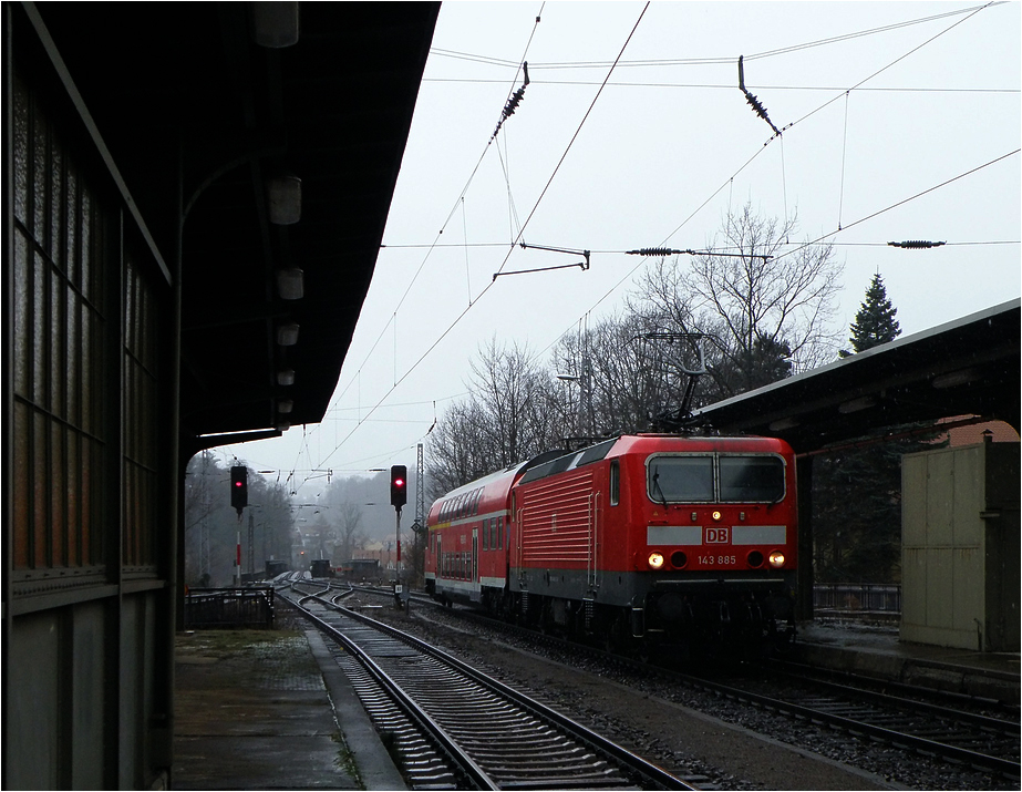 RE von Triebischtal im Bahnhof Meien, Februar 2011
