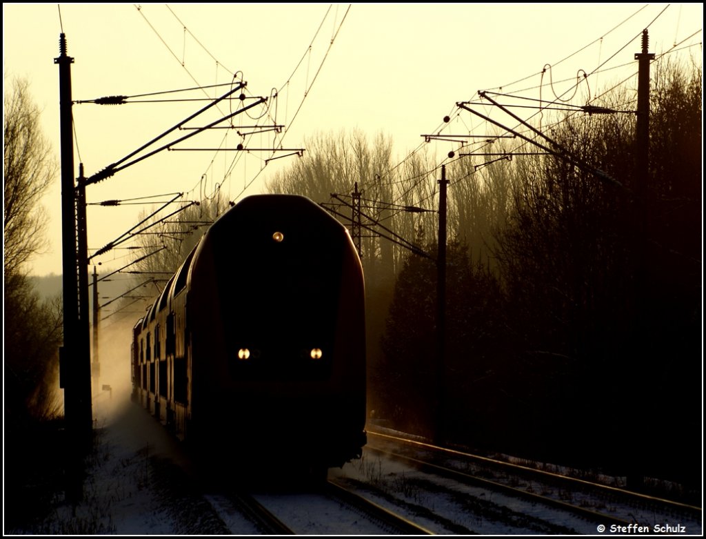 RE1 am Abend des 04.12.10 aus Hamburg nach Rostock.Aufgenommen in Papendorf.