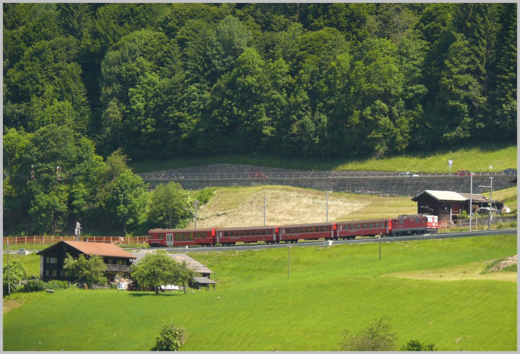 RE1032 mit Ge 4/4 II 621  Felsberg  bei Serneus-Mezzaselva. (26.06.2010)
