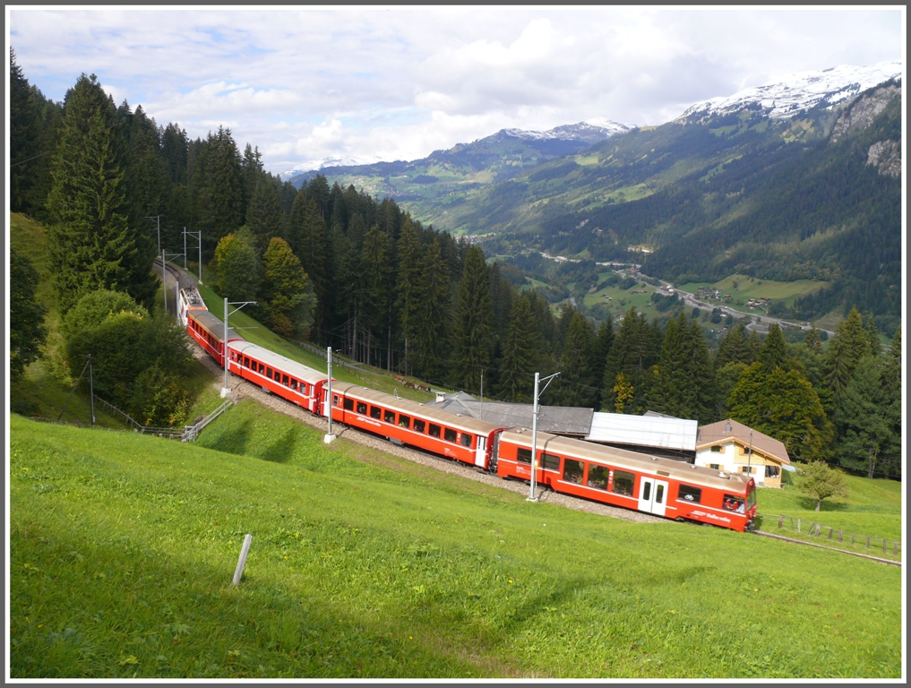 RE1036 zwischen Cavadrli und Klosters. (29.09.2010)