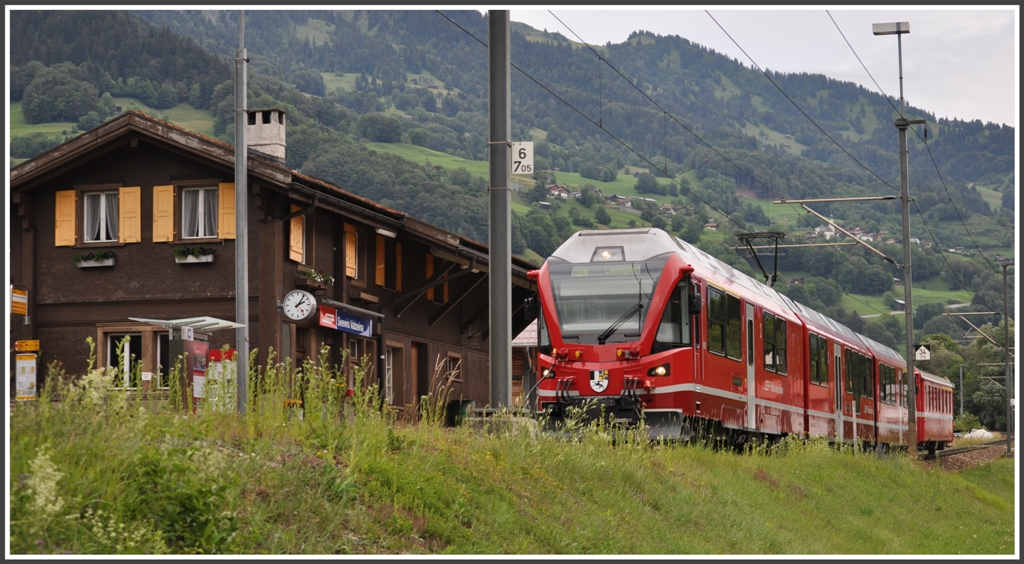 RE1040 aus Davos Platz mit ABe 8/12 3507 in Seewis-Valzeina. (07.06.2011)