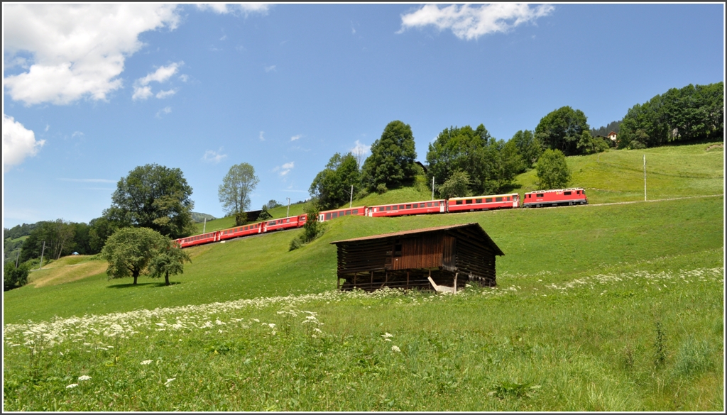 RE1041 mit der Ge 4/4 II 627  Reichenau-Tamins  nach Davos Platz unterhalb von Saas im Prttigau. (05.07.2012)